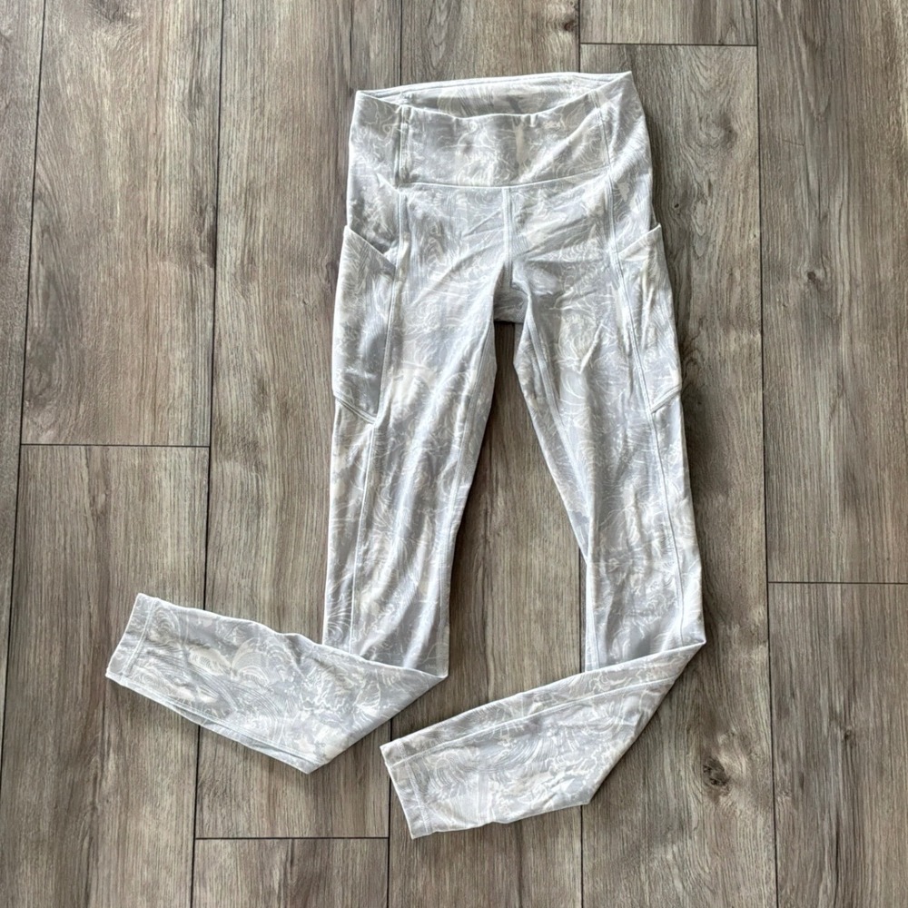 Lululemon Fast and Free High-Rise Tight 25" Pockets Wave Print White Grey Size 2